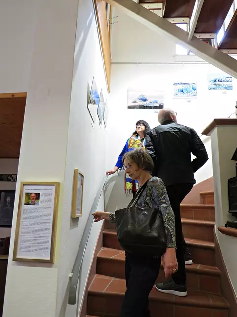 Auch hier hingen kleinformatige Fotografien | Foto: Brigitte Melder