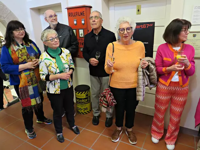 Nicole Ebert mit Ehemann (in Orange) aus Maxdorf | Foto: Brigitte Melder