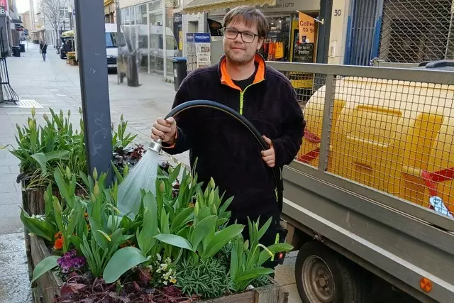 Rund 28.000 Pflanzen und Blumenzwiebeln bringt das EWL-Team im Herbst in die Erde – für ein lebendiges, farbenfrohes Stadtbild | Foto: EWL