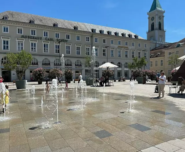Waserspiele, Pflanzenkübel und Sitzgelegenheiten auf dem Karlsruher Marktplatz | Foto: Andreas Mangold, Stadt Karlsruhe