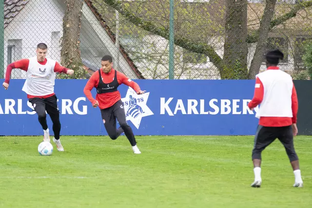 Der Einsatz stimmte natürlich beim ersten Training von Torsten Lieberknecht mit seinen Mannen | Foto: Jens Vollmer
