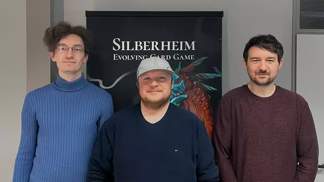 Von der Gaming-Session zum eigenen Studio: Das Trio hinter Beyond Worlds bringt Fantasy made in Rheinland-Pfalz auf die Landkarte. Von links: Karl Ludwig Werner, Manuel Dornbusch und Felix Nyenhuis.
 | Foto: Beyond Worlds