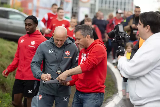 Auch Autogrammwünsche wurden bereitwillig erfüllt | Foto: Jens Vollmer