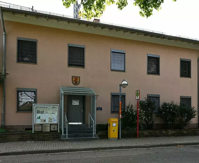 Außenansicht des Rathausgebäudes in Hohenwettersbach | Foto: Stadt Karlsruhe, Monika Müller-Gmelin