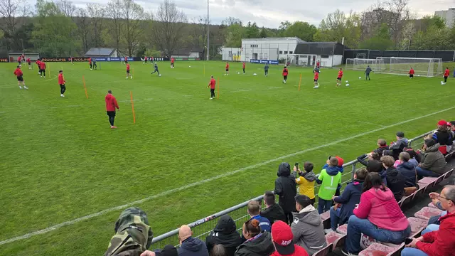 Circa 2500 Zuschauuer wohnen dem ersten Training unter Lieberknecht bei | Foto: Jens Vollmer