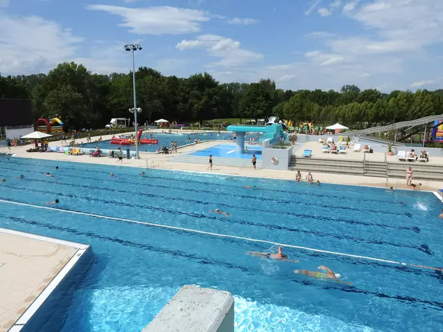 Abkühlung in der Region: Die schönsten Freibäder in der Pfalz öffnen bald ihre Tore. Entdecke hier alle Freibäder in der Umgebung und plane schon jetzt deinen Sommer 2025; im Bild: das Queichtalbad in Offenbach 2017 | Foto: Mike Bourquin/VG Offenbach