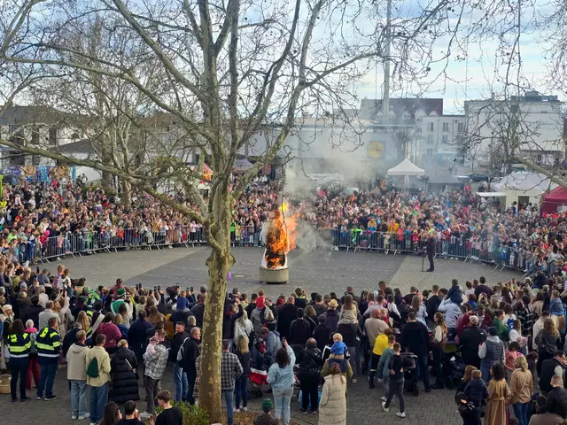 Der Schneemann wird verbrannt. | Foto: Gemeindeverwaltung Haßloch/Julius Weiß