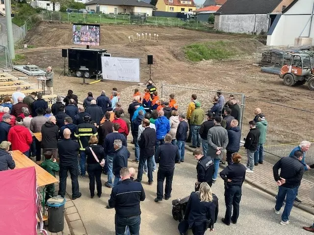 Beim Spatenstich | Foto: Feuerwehr VG Kusel-Altenglan