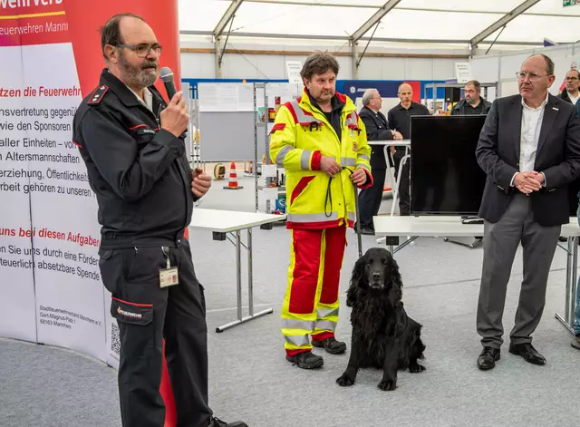 Bei den Rettungsdiensten  | Foto: Wolfgang Neuberth