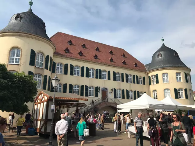 Deutsch-Französischer Bauernmarkt rund um das Schloss | Foto: Bender
