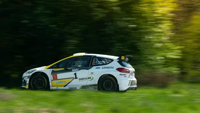 Raffael Sulzinger und Lisa Kiefer begeisterten im Ford Fiesta Rally2 die zahlreichen Zuschauer | Foto: Team Sulzinger