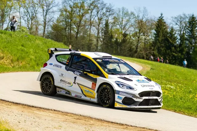 Raffael Sulzinger und Lisa Kiefer verpassen bei der Oster-Rallye nur ganz knapp den Sieg | Foto: Team Sulzinger
