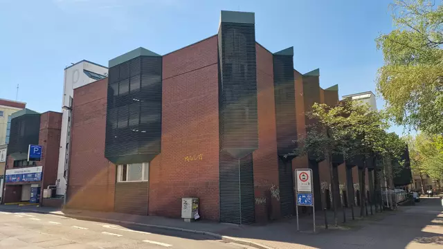 Am Dienstagabend kam es zu einem größeren Rettungseinsatz in einem Parkhaus an der Straße "Rittersberg" in Kaiserslautern | Foto: Ralf Vester 