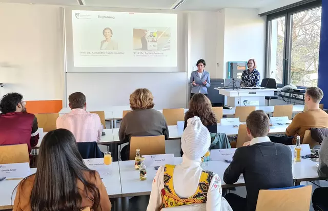 Den vierten Mentoring-Jahrgang begrüßte die Präsidentin Alexandra Nonnenmacher ganz herzlich am Campus und betonte die Bedeutung des Förderprogramms. | Foto: Ute Proellochs