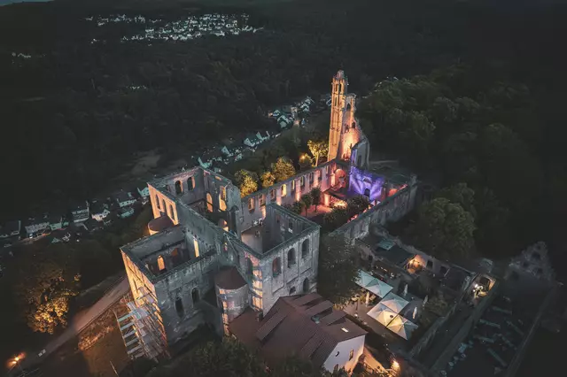 Am 17. und 18. Mai findet auf der Klosterruine Limburg ein großes Erlebniswochenende statt. Präsentiert werden alle Sparten der Kultur, von Theater über Musik bis hin zu Kunstperformances und traditionellen Handwerksdarstellungen. Der Eintritt an beiden Tagen ist frei. | Foto: Dennis DeBiase