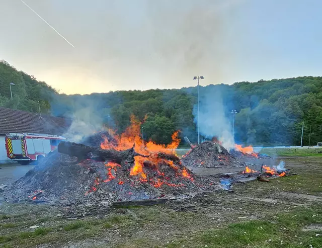 Ein vollständiges Löschen der Flammen war wegen der Ausmaße des Brandes jedoch nicht möglich | Foto: Polizeiinspektion Lauterecken
