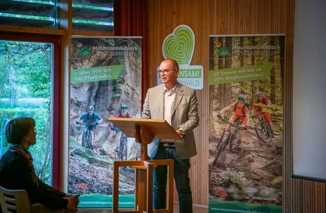 Ließ die Geschichte des Mountainbikeparks Pfälzerwald Revue passieren: Vorsitzender Peter Degenhardt | Foto: Marx/gratis