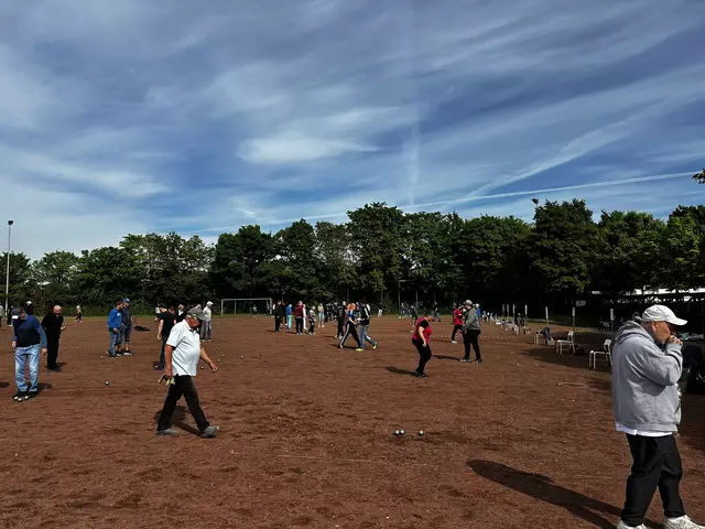 Bei den 170 Spielerinnen und Spieler musste der Sportplatz mit genutzt werden. | Foto: Thomas Weiland