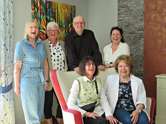 Evelyn Tedesto (Schifferstadt), Anke Oswald (Böhl), Johann-Peter Melder (Iggelheim), Tina Krauss (Iggelheim), vorne Birgit Weinerth (Iggelheim) und Gaby Kiessling (Iggelheim | Foto: Brigitte Melder