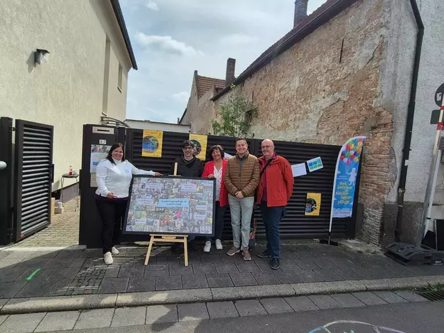 Die Stadtspitze zu Besuch am liebevoll gestalteten Stand der Schifferstadter Kindertagespflegepersonen | Foto: Angelika Schreiweis-Brezinova