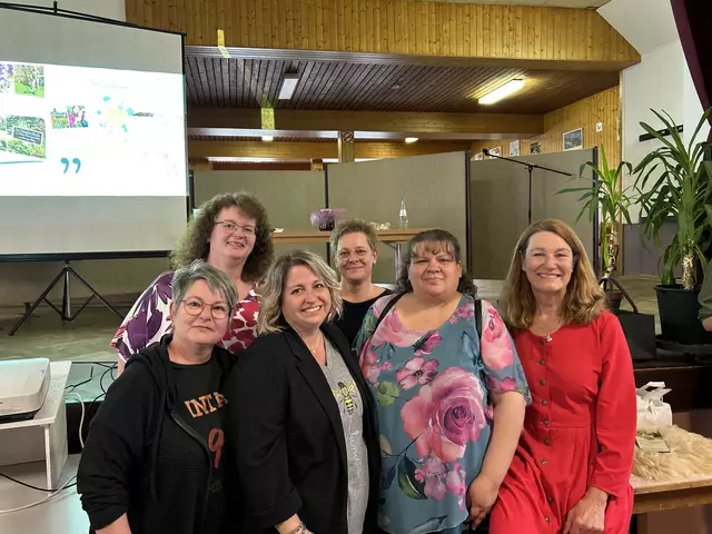Heike Boomgaarden (rechts) mit dem Vorstandsteam des Landfrauenvereins Bedesbach | Foto: Kevin Groß 