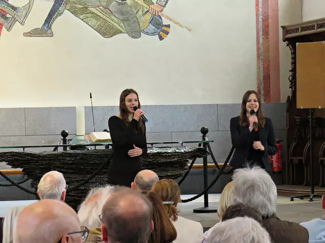 Julia und Nina Zeiselmair begeisterten mit ihrem engelsgleichen Gesang | Foto: Brigitte Melder