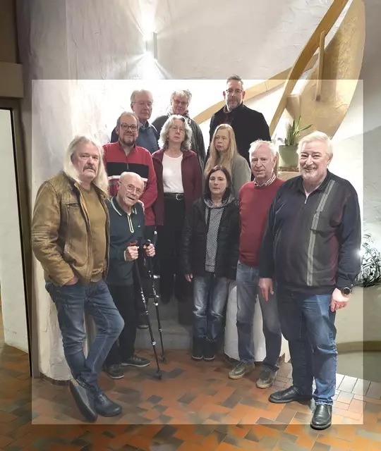 Die neue Vorstandschaft des Vdk Hauenstein. Zweite Reihe rechts: die neue Vorsitzende Monika (mom“) Meyer  | Foto: Schächter