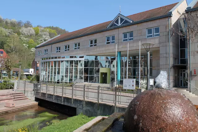 Das Rathaus der Verbandsgemeinde Annweiler am Trifels | Foto: vgv