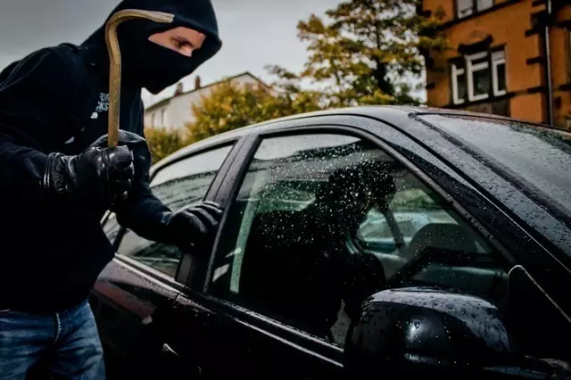 Symbolfoto Autoaufbruch | Foto: Polizei Rheinland-Pfalz