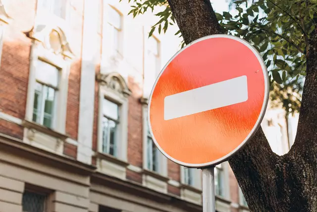Die ursprünglich für den 5. Mai (Montag) angekündigten Tiefbauarbeiten der Pfalzwerke Netz AG zur Verlegung einer neuen 20-kV-Leitung in der Wiesenstraße sowie der Vorderen Imserstraße in Landstuhl verzögern sich erneut. | Foto: mdyn/stock.adobe.com