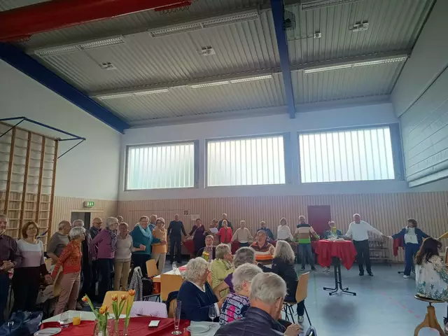 Die Verabschiedung in der Mehrzweckhalle Stettfeld war sehr herzlich | Foto: Gemeinde