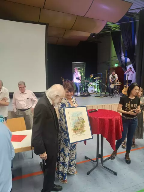 Das zusammengesetzte Puzzle von Lothar Gärtner zeigt das Musée des Beaux-Arts in Montbard | Foto: Gemeinde