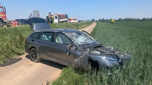 Auf der A65 bei Haßloch hat es am Samstagnachmittag ordentlich gekracht. | Foto: Feuerwehr Haßloch