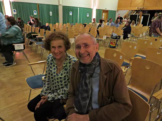 Paul Platz (Kreis-Kulturreferent) und Gattin als Sitznachbarn | Foto: Brigitte Melder