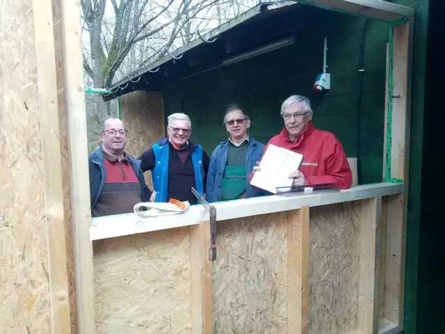 Das Helferteam, das den Vereinsrings-Vorsitzenden Gerd Hach und das Siegelbacher Urgestein Gerhard Wenz (rechts) unterstützte | Foto: Tim Altschuck