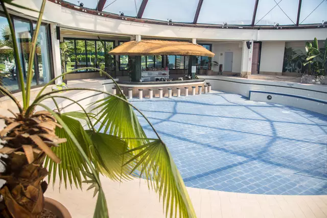 Erlebnisbad Miramar Weinheim: noch sitzt man in der Bar im Erlebnisbad Miramar in Weinheim auf dem Trockenen... | Foto: Roland Kohls