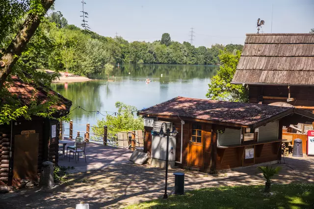 Erlebnisbad Miramar Weinheim: Idyllisch ist der See zum Abkühlen und Genießen nach dem Saunagang | Foto: Roland Kohls