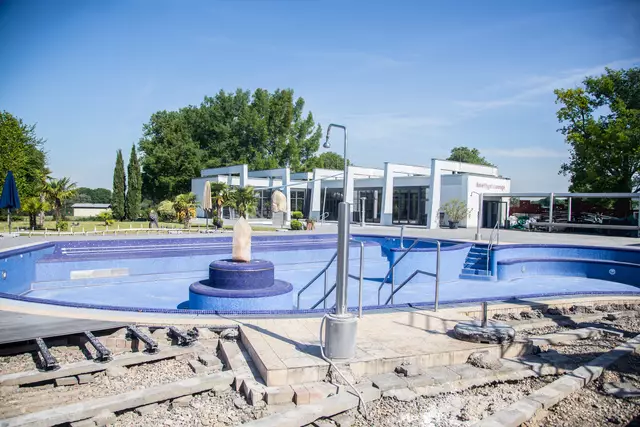 Erlebnisbad Miramar Weinheim: Außenbecken der Therme  | Foto: Roland Kohls