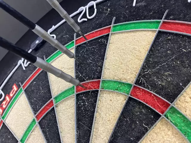 Premier League Darts: Nathan Aspinall sicherte sich den Sieg am 15. Spieltag  | Foto: Stephanie Walter