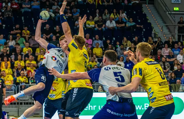 Harte Zweikämpfe | Foto: Wolfgang Neuberth