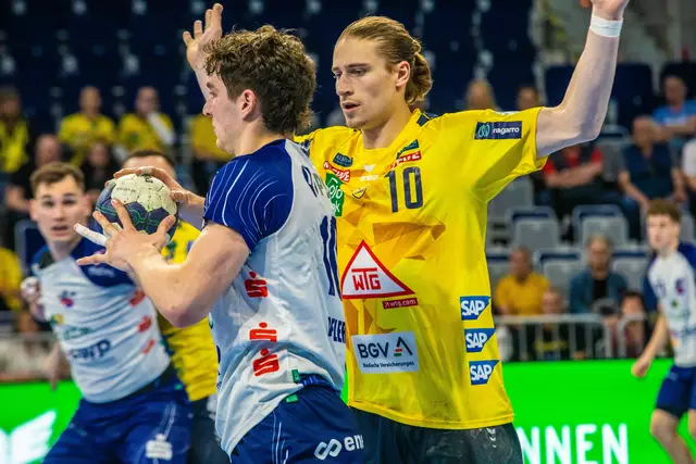 Juri Knorr gegen Elias Kofler | Foto: Wolfgang Neuberth