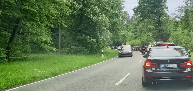 Zufahrt zum Wildparkstadion beim Südwest-Derby - mit langen Staus durch Baumaßnahmen auf dem Zufahrtsweg | Foto: www.jowapress.de