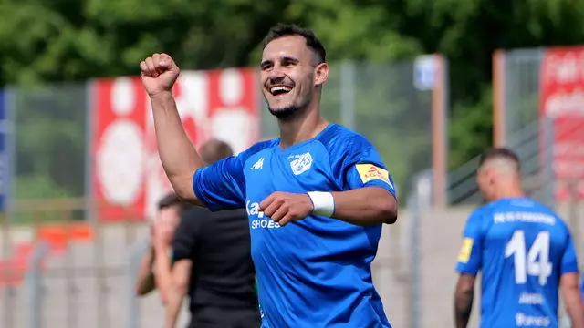 Freude pur: Luka Dimitrijevic traf beim 3:0 des FK Pirmasens gegen den SV Auersmacher zweimal ins Tor.  | Foto: Erik Stegner