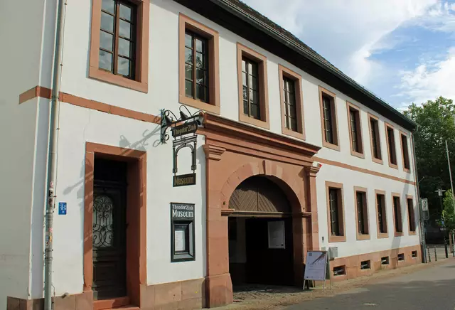 Der Wadgasserhof befindet sich auf der gegenüberliegenden Seite des Theodor-Zink-Museums (Foto). Beide Gebäude bilden das Stadtmuseum | Foto: Monika Klein