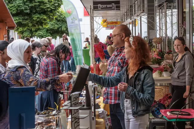 Verkaufsoffener Sonntag mit Gewerbeschau im Dorschbergzentrum  - Sonntag auf dem Maimarkt Wörth | Foto: Paul Needham