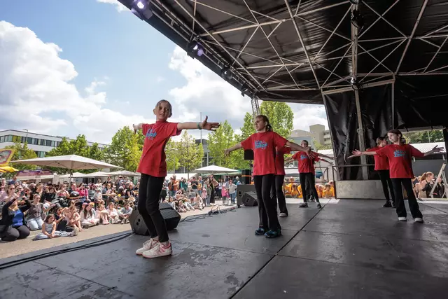 Tolles Bühnenprogramm - Sonntag auf dem Maimarkt Wörth | Foto: Paul Needham