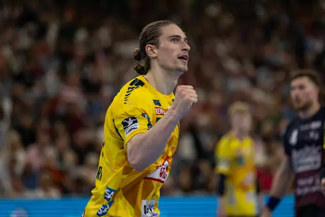 Juri Knorr durfte in seiner Geburtsstadt Flensburg den Sieg mit den Rhein-Neckar Löwen bejubeln. | Foto: Koberg/PIX-Sportfotos