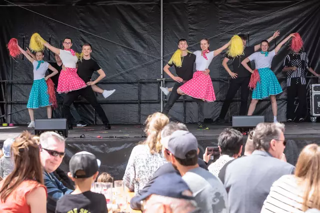 Tolles Bühnenprogramm - Sonntag auf dem Maimarkt Wörth  | Foto: Paul Needham