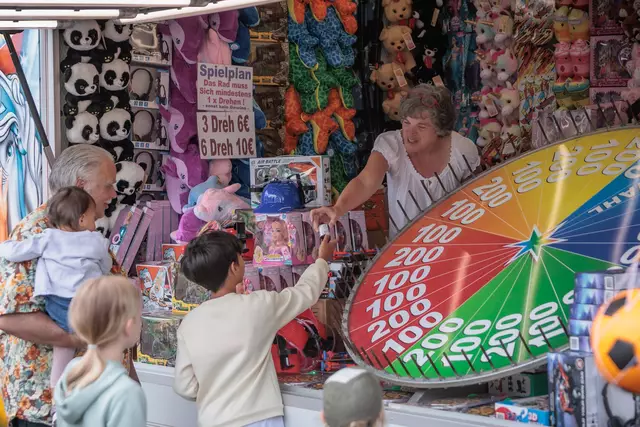 Sonntag auf dem Maimarkt Wörth - mit Jahrmarktsspaß für Groß und Klein | Foto: Paul Needham