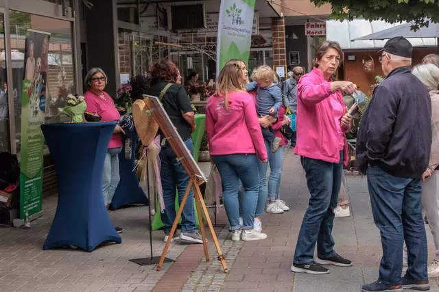 Verkaufsoffener Sonntag mit Gewerbeschau im Dorschbergzentrum  - Sonntag auf dem Maimarkt Wörth | Foto: Paul Needham